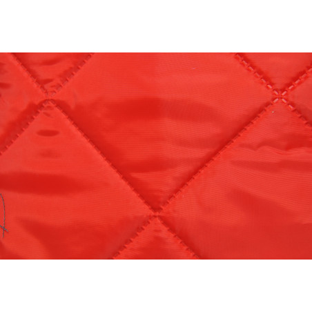 Matelassé sur Taffetas et Ouate, Simple face, Carré 10x10 Rouge Matelassé sur Taffetas et Ouate, Simple face, Carré 10x10 Rouge