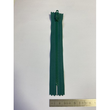 Fermeture à glissière plastique standard maille 6 verte 18 cm
