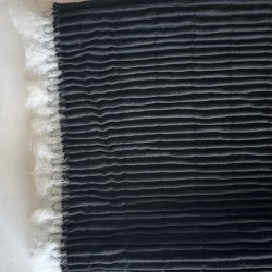 Tissu smocké et ouatiné noir 400gr/m²